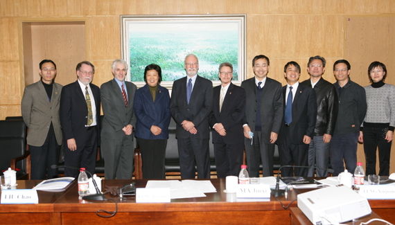 公司孙新强教授参加签署合作备忘录仪式（左起一）