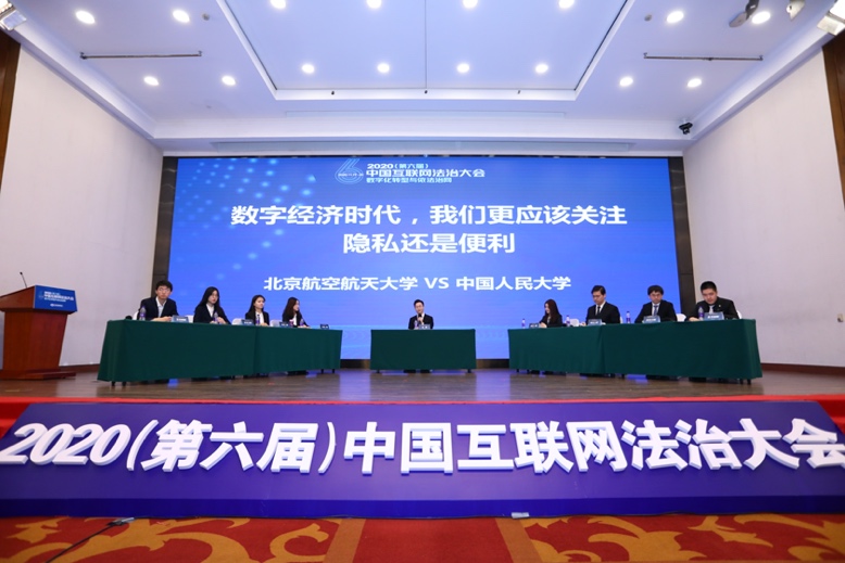 图片包含 室内, 电视, 监控, 建筑描述已自动生成